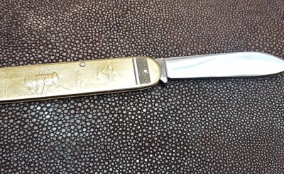 Couperier Coursolle, 1 pièce 10.5 cm sujet pêcheur et quai