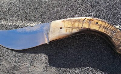 José Viale Berger Corse 12cm cran carré, corne de bélier noire, lame inox.