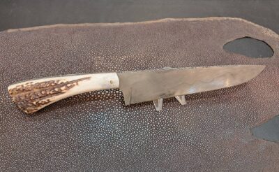 Couteau éminceur artisanal 16 cm C130 – Manche bois de cerf – Nino Brunetto