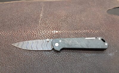 Boker Damast Jahresmesser 2026 – Damas Twist – Carbone – Design Burnley – Édition limitée