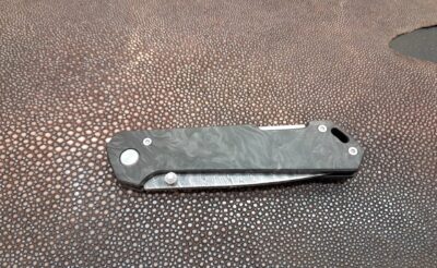 Boker Damast Jahresmesser 2026 – Damas Twist – Carbone – Design Burnley – Édition limitée
